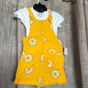 New 2pc Flapdoodles Yellow / White short jumper w/white t-shirt. So Adorable! 🌻